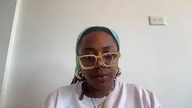 ChocolateCakeQueen from StripChat