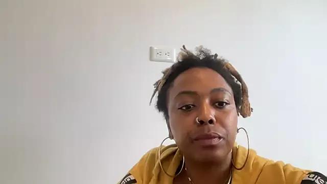 ChocolateCakeQueen from StripChat