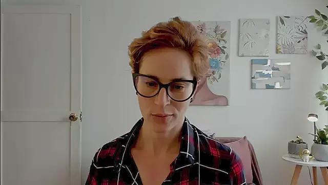 cuddlingbunny from StripChat