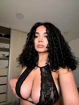 Curlyierr from StripChat is Freechat