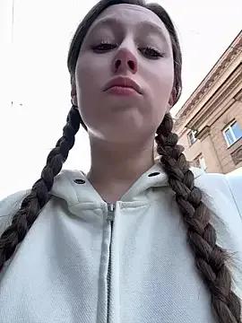cuteperseon from StripChat is Freechat