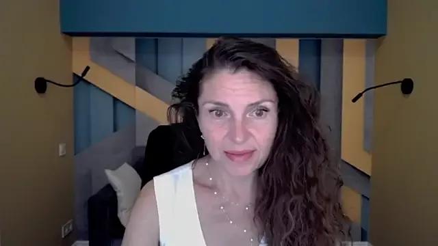 EllaLong from StripChat