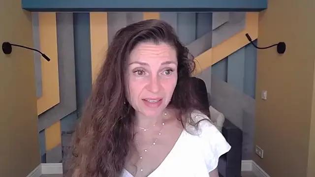 EllaLong from StripChat