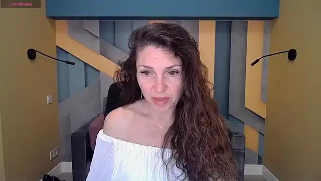 EllaLong from StripChat
