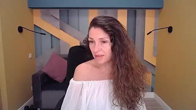 EllaLong from StripChat