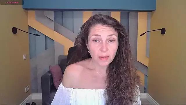 EllaLong from StripChat