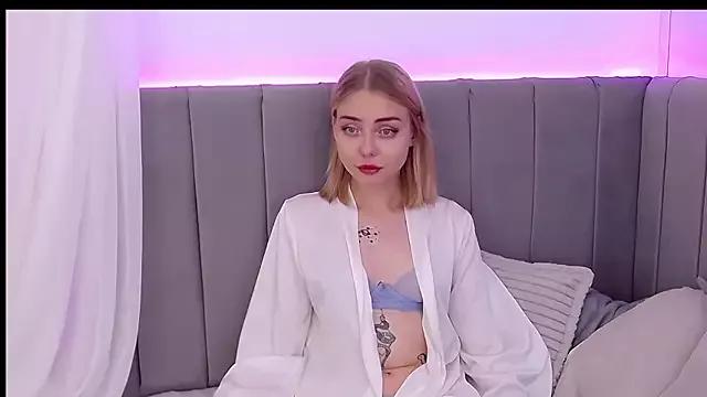 ElleNina from StripChat