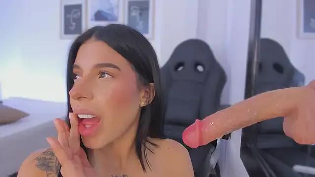 emelie_89 from StripChat