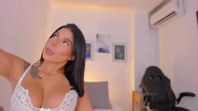 emelie_89 from StripChat
