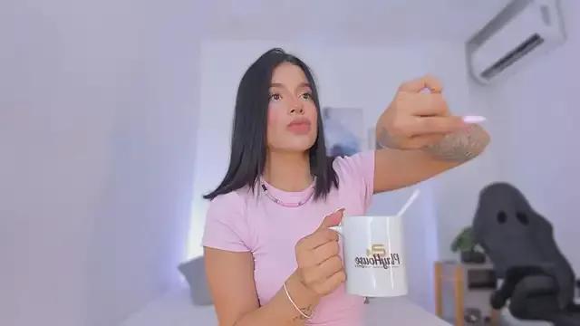 emelie_89 from StripChat