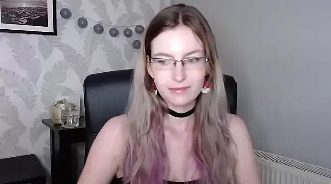 EmmaxDelight from StripChat