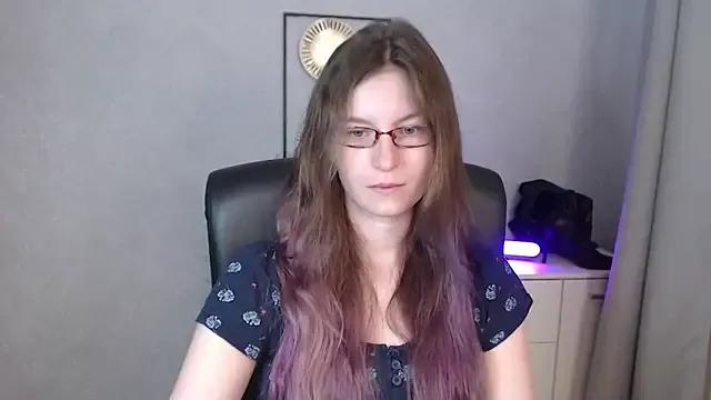 EmmaxDelight from StripChat