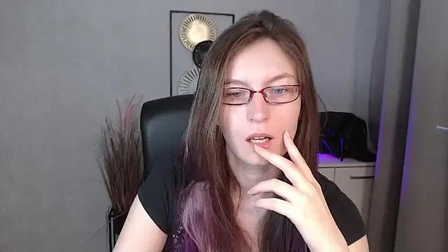 EmmaxDelight from StripChat