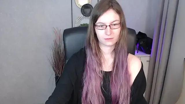 EmmaxDelight from StripChat