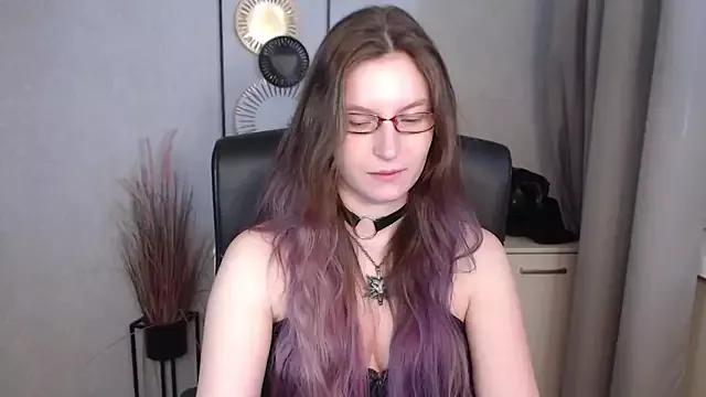 EmmaxDelight from StripChat