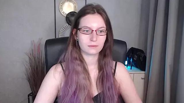 EmmaxDelight from StripChat