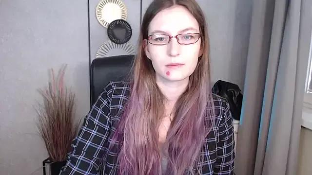 EmmaxDelight from StripChat