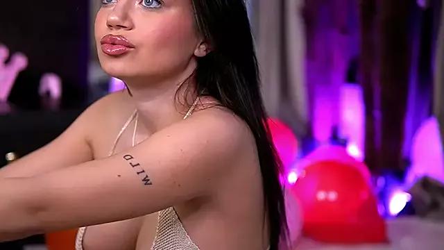 EsmeeLuv from StripChat