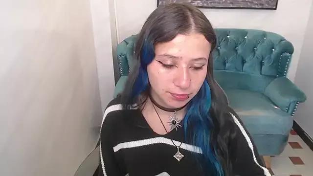 Green_EyesFox_v from StripChat