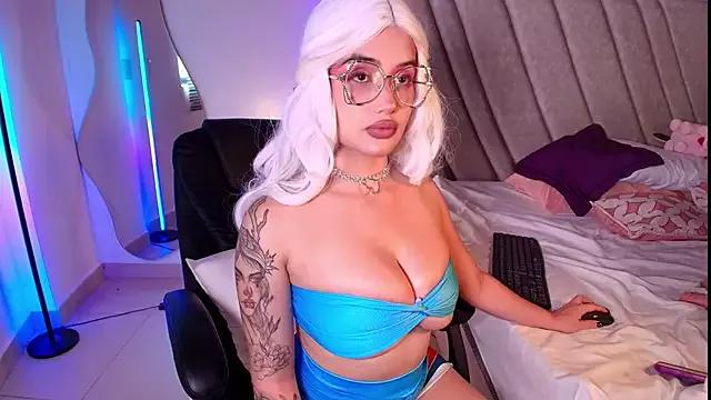 LeahPrada_ from StripChat is Freechat