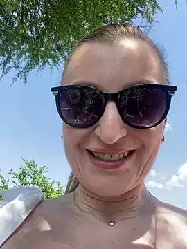 legsLONG from StripChat is Freechat
