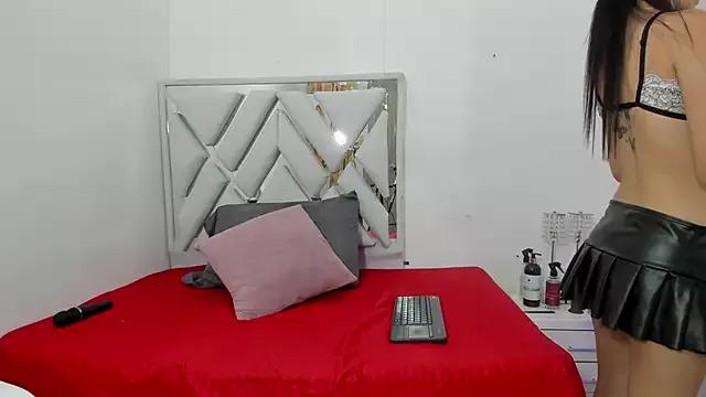 leslyylove from StripChat