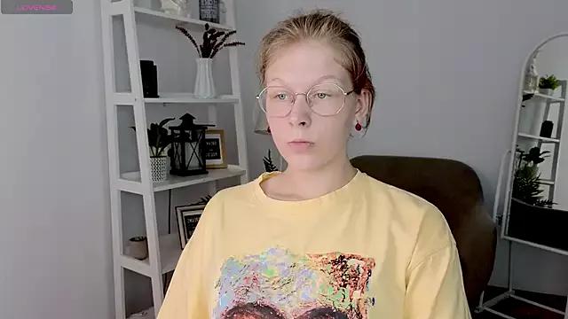 Lilly_Belly from StripChat
