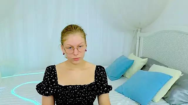 Lilly_Belly from StripChat