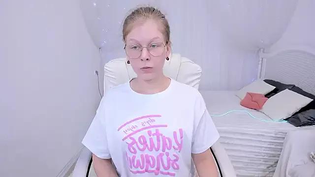 Lilly_Belly from StripChat
