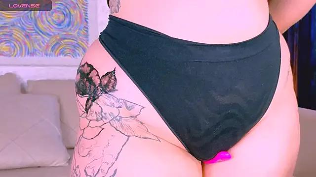 Marrenaa from StripChat