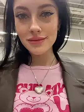 Melissa_crazy from StripChat is Freechat