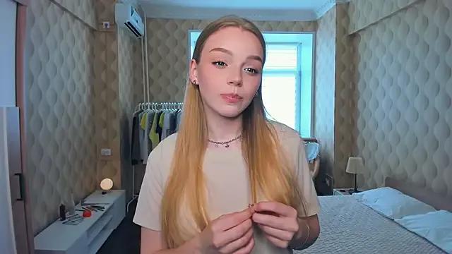OdellaCaris on StripChat