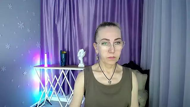 Queen_a_n_i from StripChat
