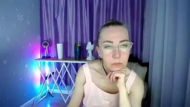 Queen_a_n_i from StripChat