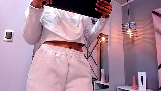 Sahaara_ from StripChat is Freechat