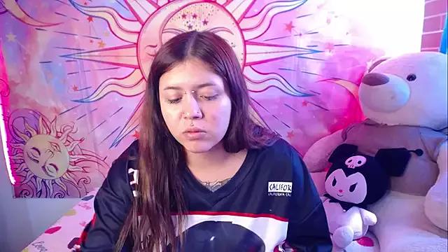 sara_winehouse1 from StripChat