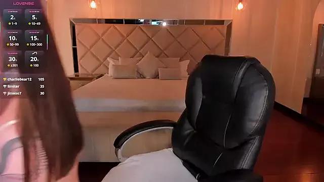 SarahRhodes_ from StripChat