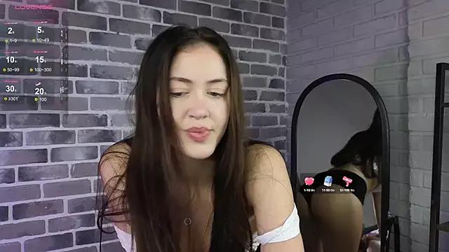 SaraMoren0 from StripChat