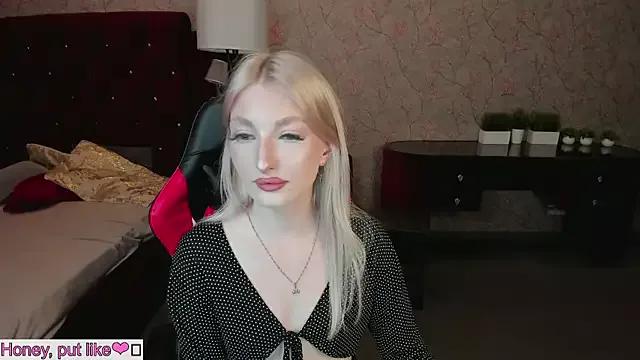 Sarrah_blush from StripChat