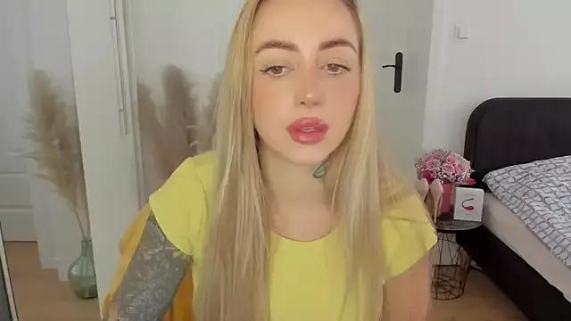 sexyCoralie from StripChat is Freechat