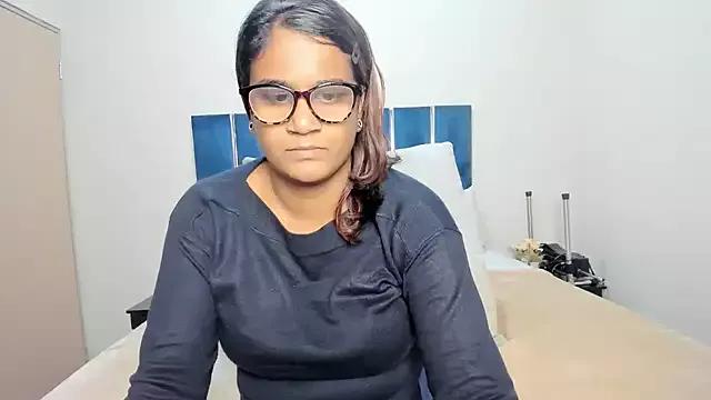 Strawberry_Lips from StripChat