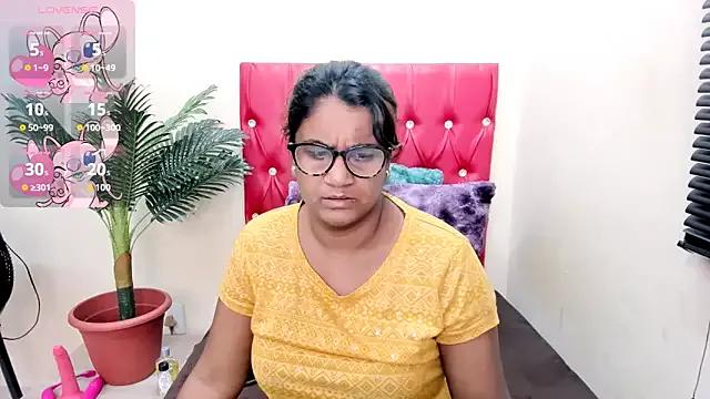 Strawberry_Lips from StripChat