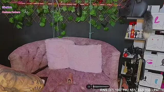Sweett_Mollyy from StripChat