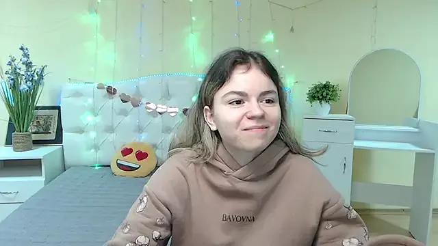 TinaRedly from StripChat is Freechat