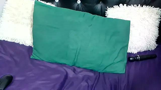 Wild_RoseXX from StripChat