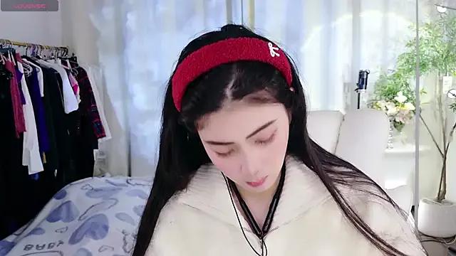 Yangyang-777 from StripChat