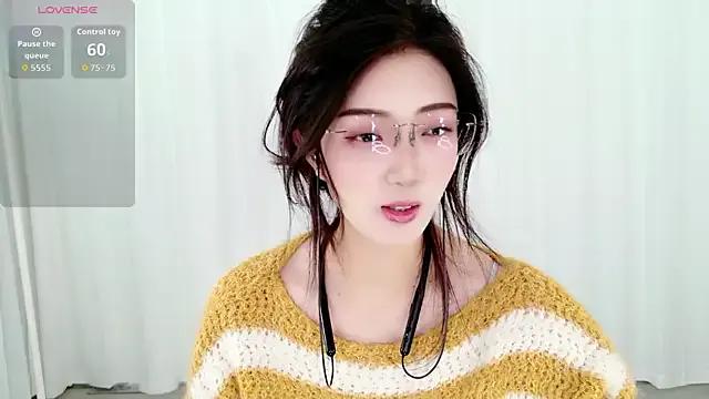 Yangyang-777 from StripChat