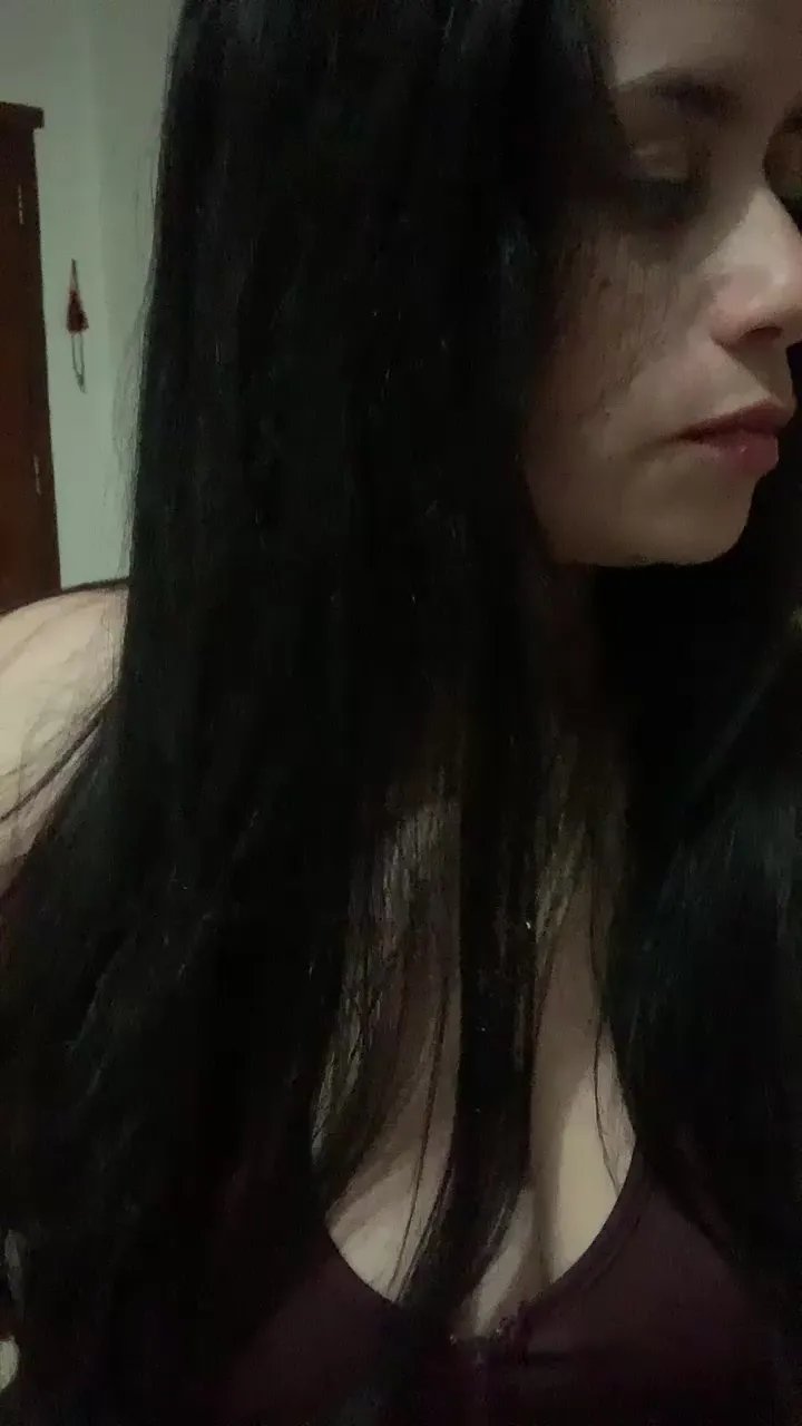 Offline hotcurvi1 on Cam4