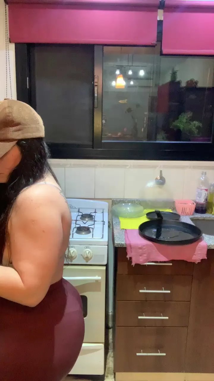 Offline hotcurvi1 on Cam4