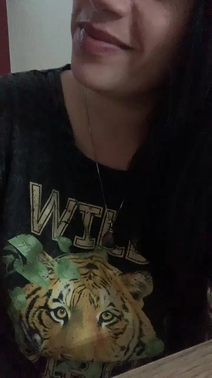 Offline hotcurvi1 on Cam4